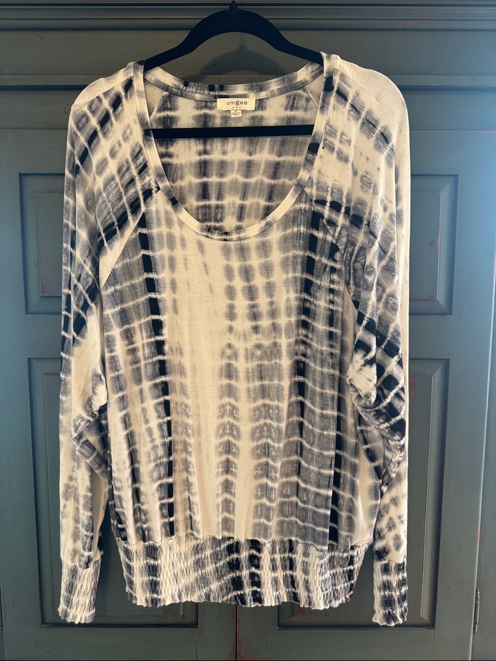 NWOT Umgee BLACK/WHITE Tie-Dye Scoop Neck Pullover Smocked Waistband/Cuffs SOFT!